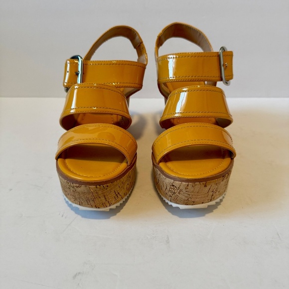 Donald Pliner NIB Iriving Wedge Sandal Yellow Size 10M - Picture 14 of 14